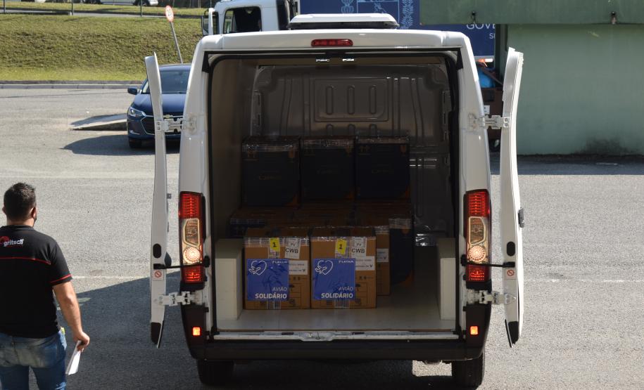 Paraná recebe 136,8 mil vacinas contra a Covid-19 e inicia distribuição de 361,7 mil imunizantes nesta sexta