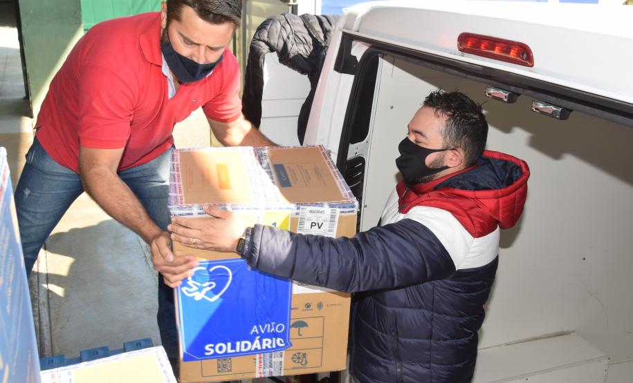Paraná recebe 136,8 mil vacinas contra a Covid-19 e inicia distribuição de 361,7 mil imunizantes nesta sexta
