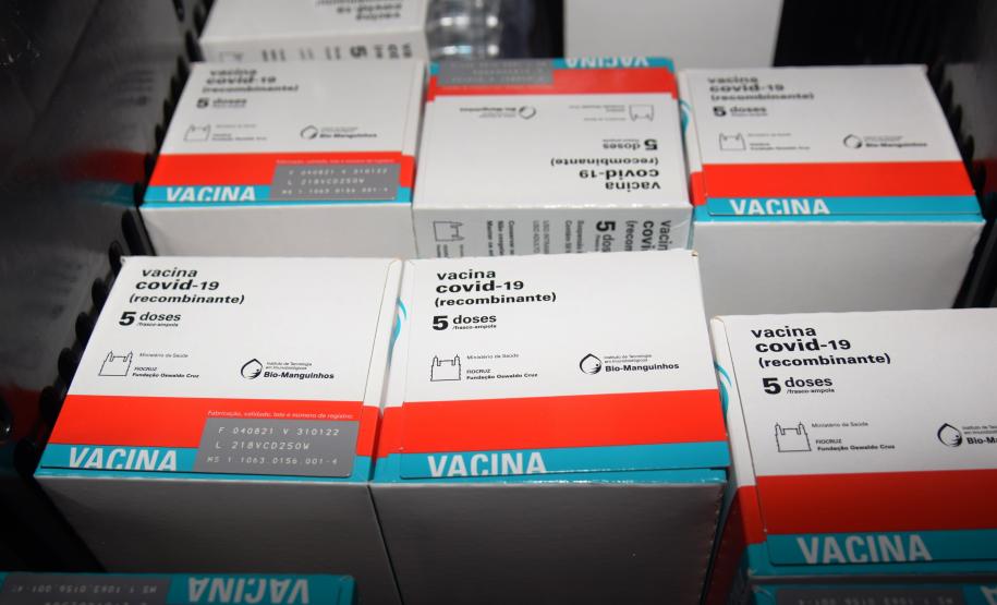 Paraná recebe 136,8 mil vacinas contra a Covid-19 e inicia distribuição de 361,7 mil imunizantes nesta sexta
