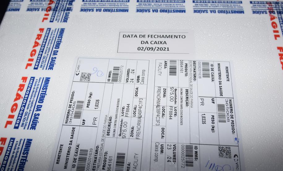 Paraná recebe 136,8 mil vacinas contra a Covid-19 e inicia distribuição de 361,7 mil imunizantes nesta sexta