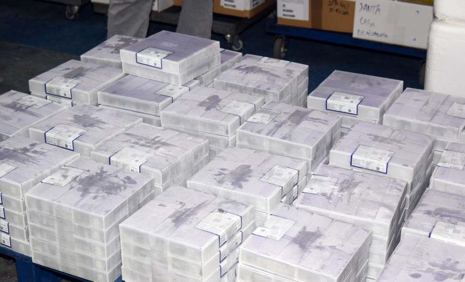 Paraná recebe 136,8 mil vacinas contra a Covid-19 e inicia distribuição de 361,7 mil imunizantes nesta sexta