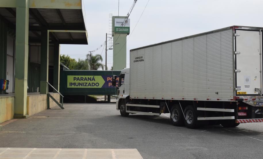 Mais 187 mil doses chegaram ao Paraná neste sábado