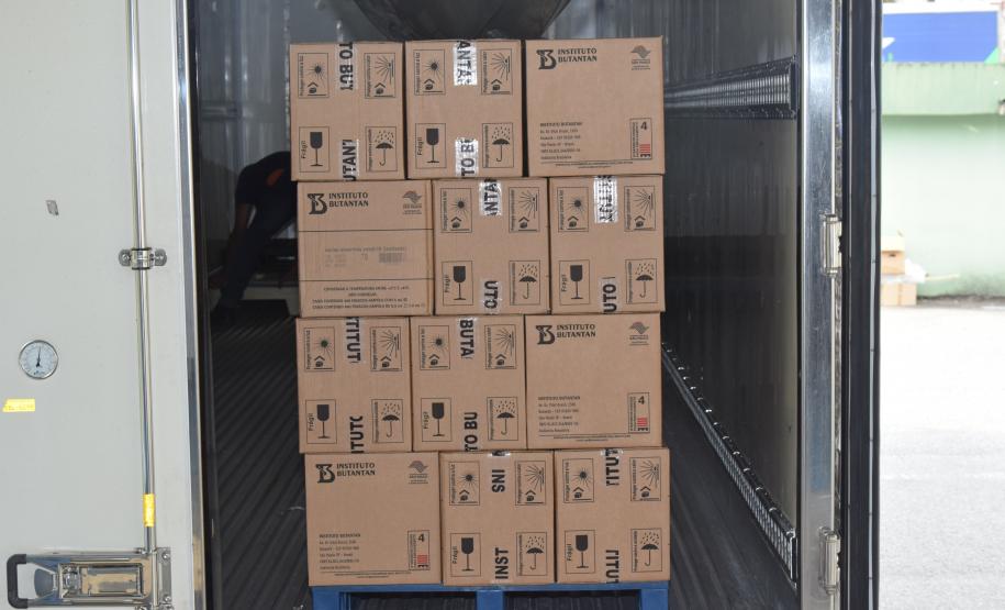 Mais 187 mil doses chegaram ao Paraná neste sábado