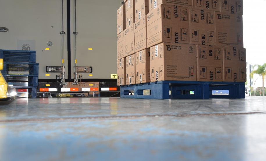 Mais 187 mil doses chegaram ao Paraná neste sábado
