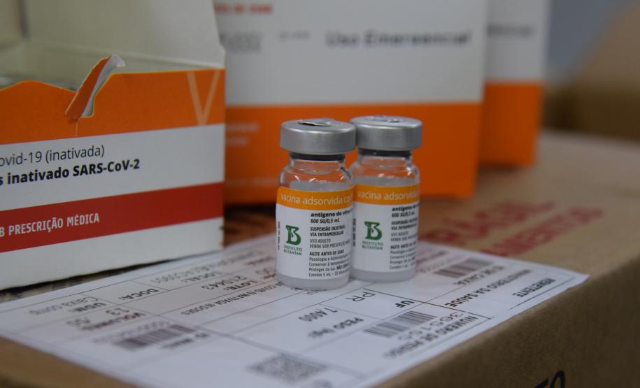 Mais 187 mil doses chegaram ao Paraná neste sábado