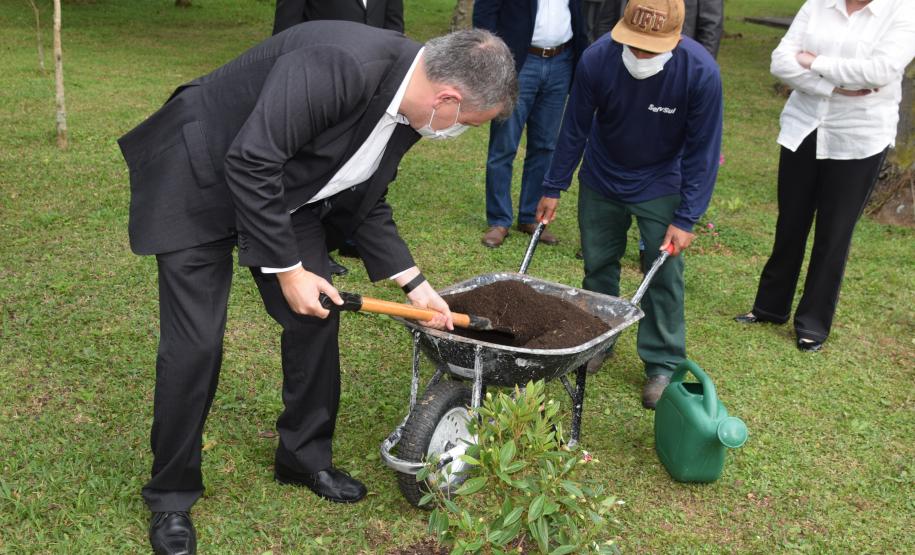Saúde vai investir mais de R$ 2,3 milhões no Centro de Produção e Pesquisa de Imunobiológicos do Paraná