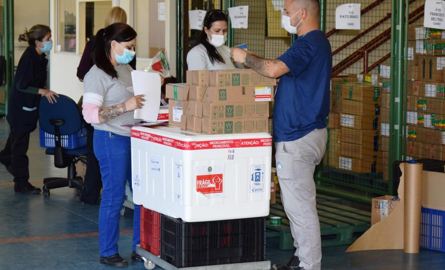 Saúde inicia distribuição de mais 376 mil vacinas contra a Covid-19 e medicamentos de intubação