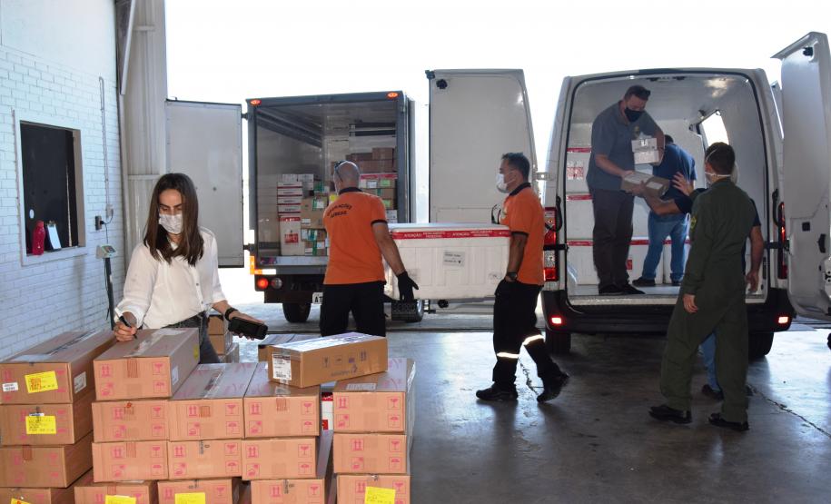 Saúde inicia distribuição de mais 376 mil vacinas contra a Covid-19 e medicamentos de intubação