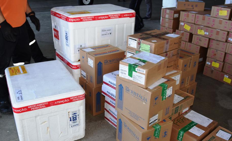 Saúde inicia distribuição de mais 376 mil vacinas contra a Covid-19 e medicamentos de intubação