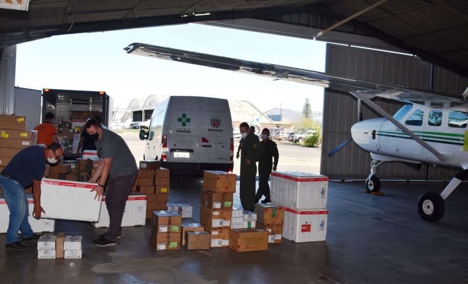 Saúde inicia distribuição de mais 376 mil vacinas contra a Covid-19 e medicamentos de intubação