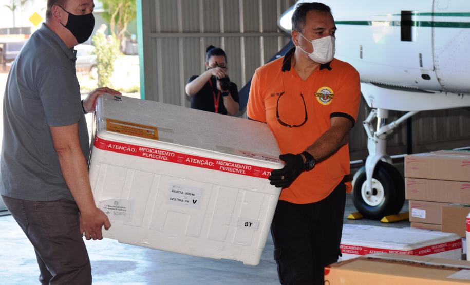 Saúde inicia distribuição de mais 376 mil vacinas contra a Covid-19 e medicamentos de intubação