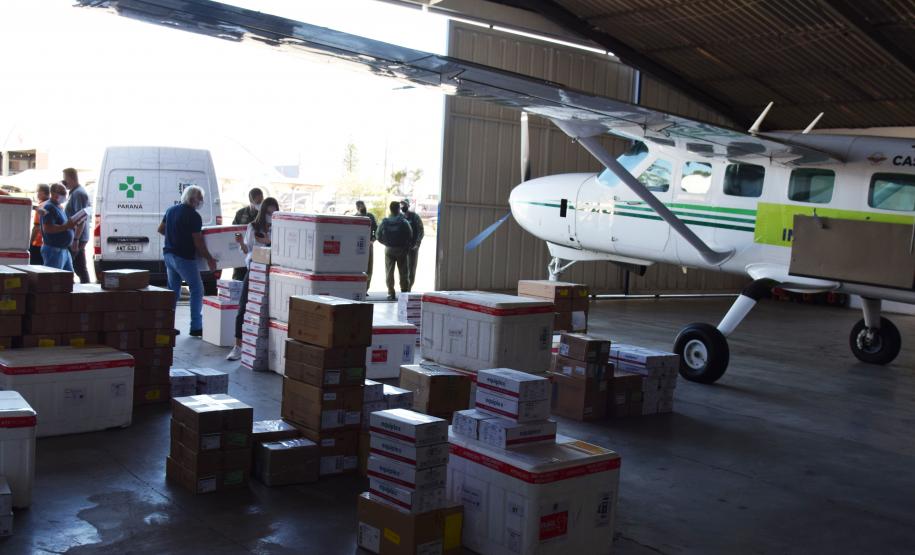 Saúde inicia distribuição de mais 376 mil vacinas contra a Covid-19 e medicamentos de intubação