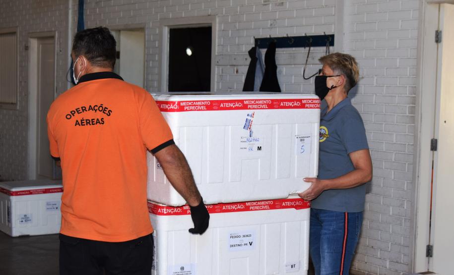 Saúde inicia distribuição de mais 376 mil vacinas contra a Covid-19 e medicamentos de intubação