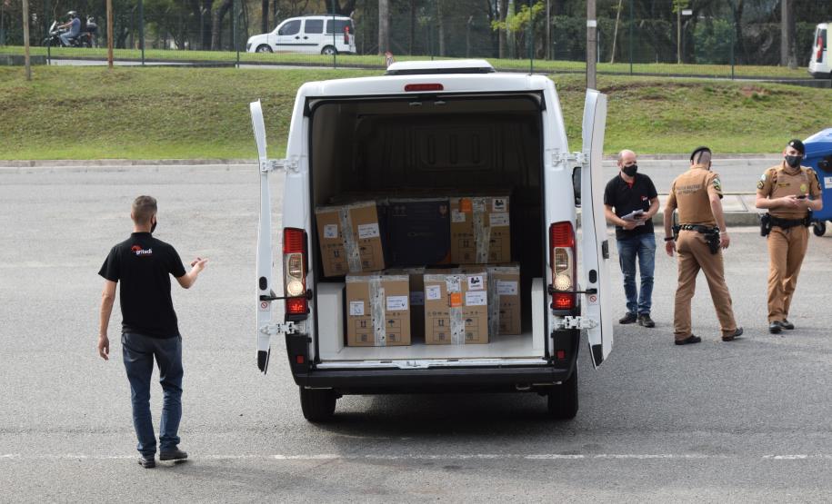 Paraná recebe mais 303 mil vacinas contra a Covid-19 para primeira dose