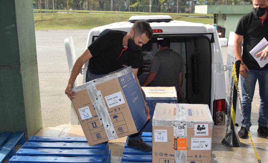 Paraná recebe mais 303 mil vacinas contra a Covid-19 para primeira dose