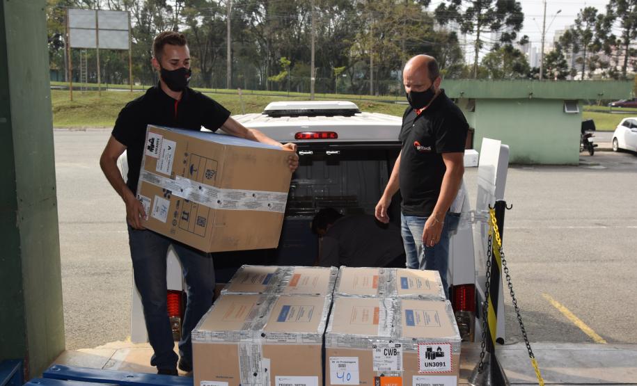 Paraná recebe mais 303 mil vacinas contra a Covid-19 para primeira dose