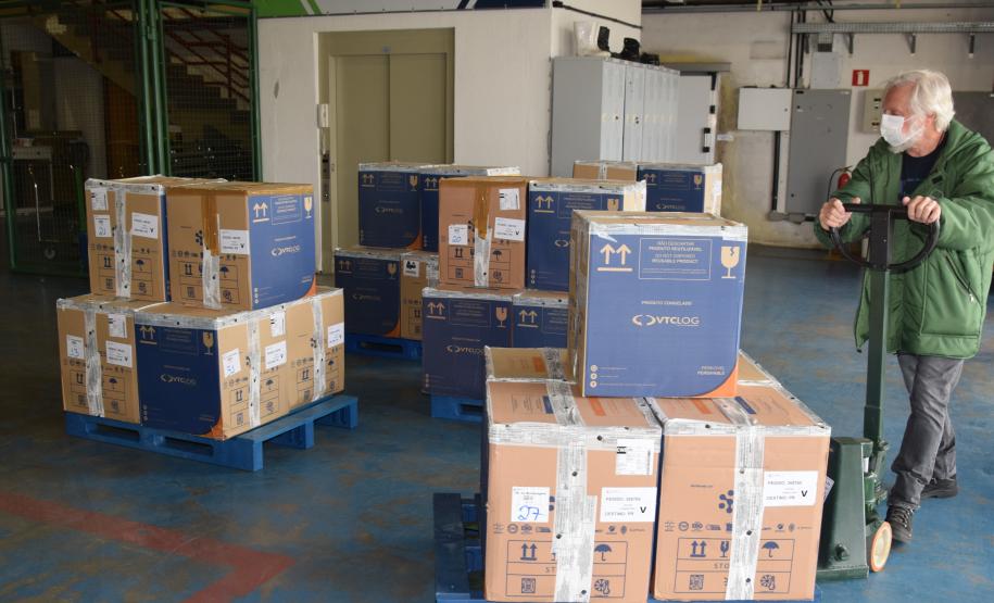 Paraná recebe mais 303 mil vacinas contra a Covid-19 para primeira dose