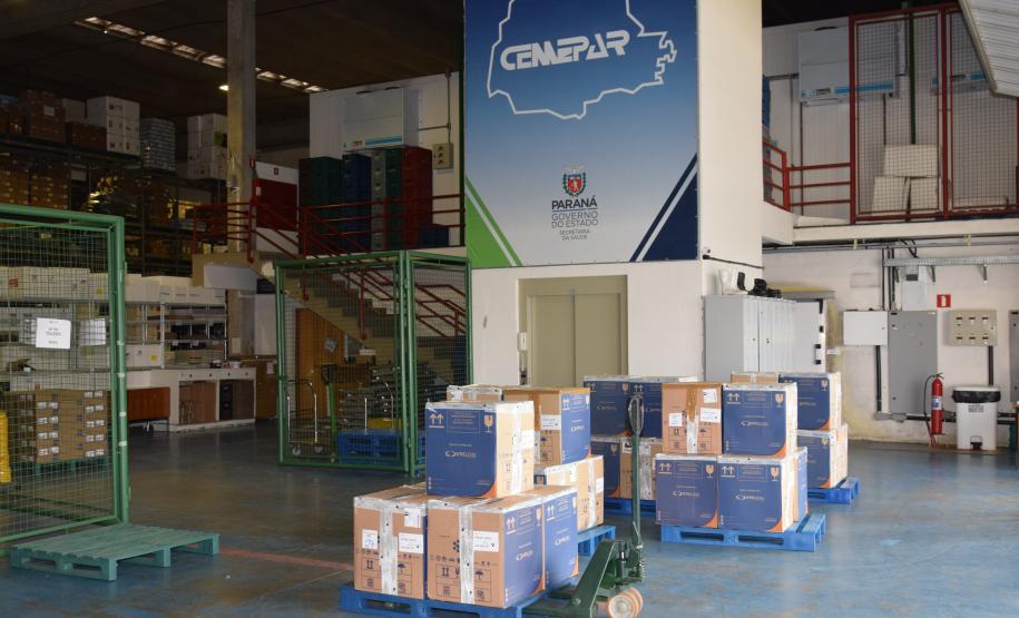 Paraná recebe mais 303 mil vacinas contra a Covid-19 para primeira dose
