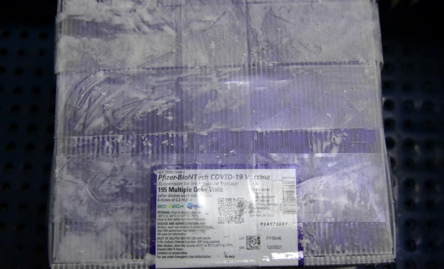 Paraná recebe mais 303 mil vacinas contra a Covid-19 para primeira dose