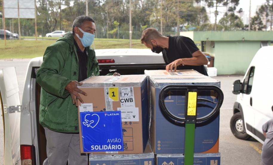 Paraná recebe mais 303 mil vacinas contra a Covid-19 para primeira dose