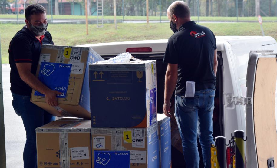 Paraná recebe mais 303 mil vacinas contra a Covid-19 para primeira dose