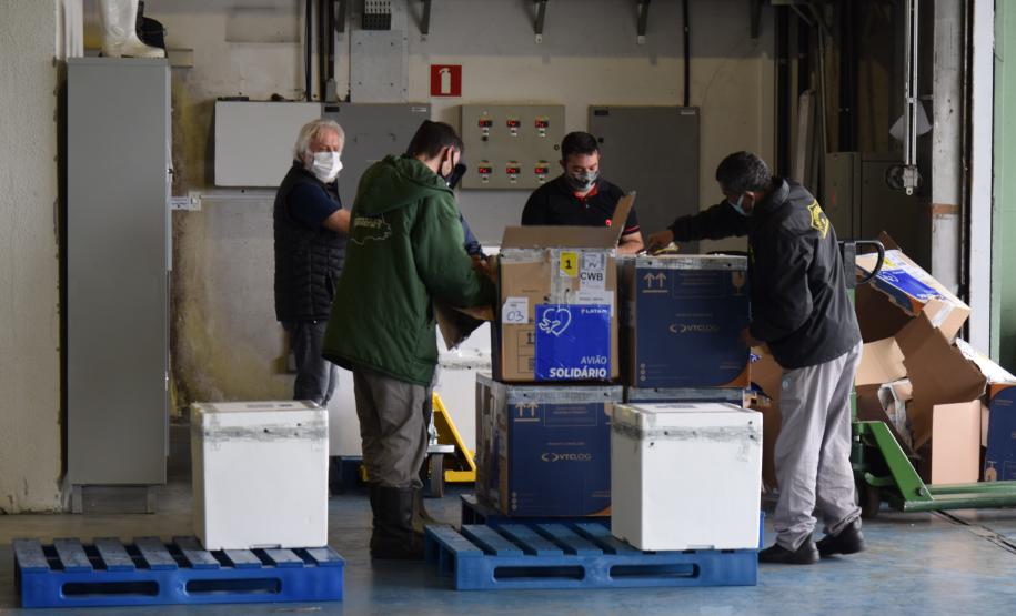 Paraná recebe mais 303 mil vacinas contra a Covid-19 para primeira dose