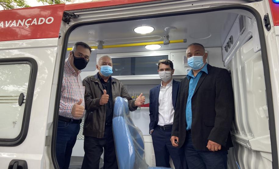 Governo do Estado entrega primeira ambulância habilitada para o Samu de Adrianópolis
