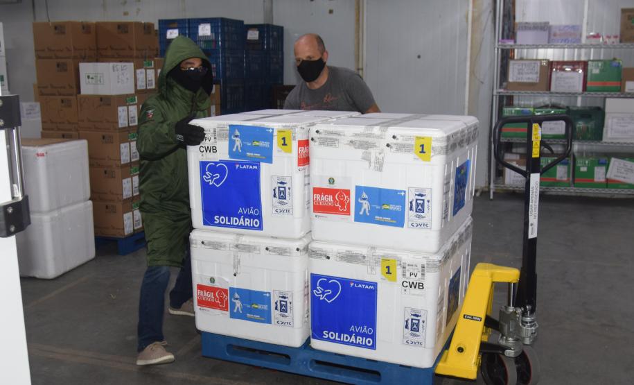 Paraná recebe mais 363 doses da vacina contra a Covid-19 neste sábado (18)