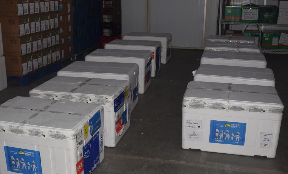 Paraná recebe mais 363 doses da vacina contra a Covid-19 neste sábado (18)