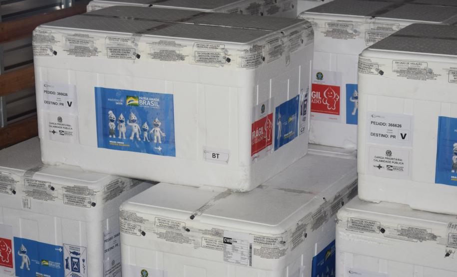 Paraná recebe mais 363 doses da vacina contra a Covid-19 neste sábado (18)