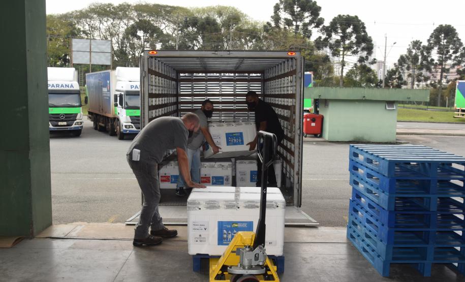 Paraná recebe mais 363 doses da vacina contra a Covid-19 neste sábado (18)
