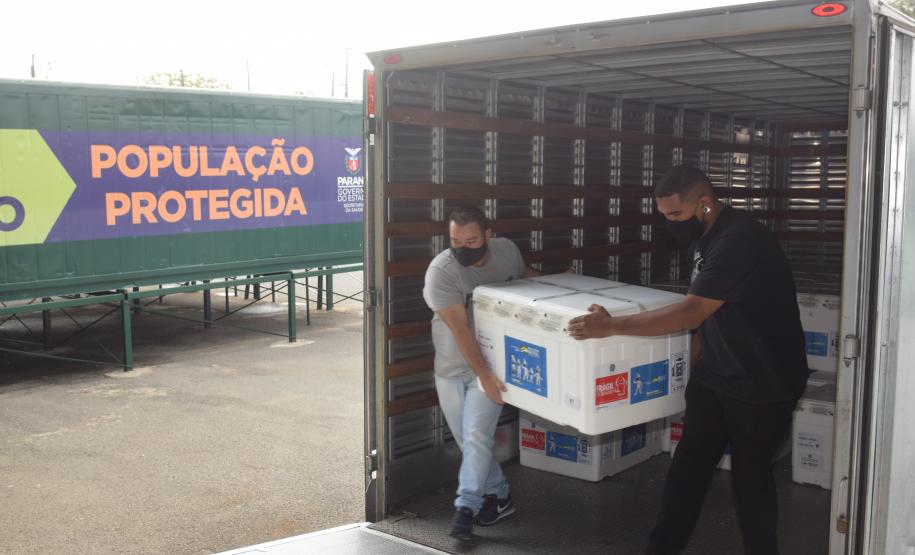 Paraná recebe mais 363 doses da vacina contra a Covid-19 neste sábado (18)