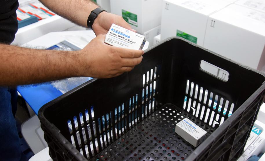 Estado recebe mais vacinas e anuncia início da aplicação da dose de reforço