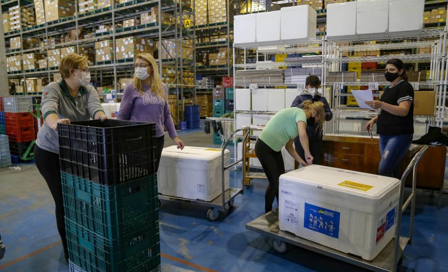 Saúde distribui mais de meio milhão de vacinas contra a Covid-19; quase 100 mil são para adolescentes