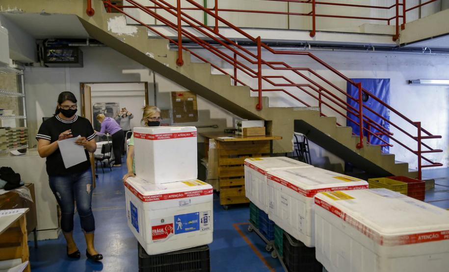 Saúde distribui mais de meio milhão de vacinas contra a Covid-19; quase 100 mil são para adolescentes