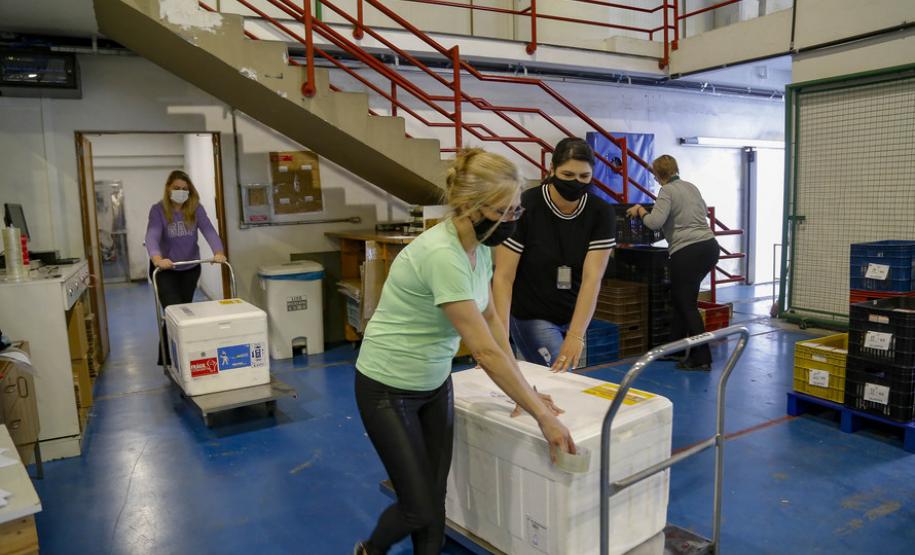 Saúde distribui mais de meio milhão de vacinas contra a Covid-19; quase 100 mil são para adolescentes