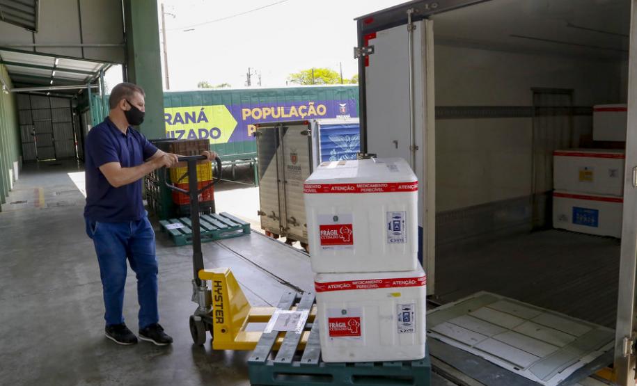 Saúde distribui mais de meio milhão de vacinas contra a Covid-19; quase 100 mil são para adolescentes