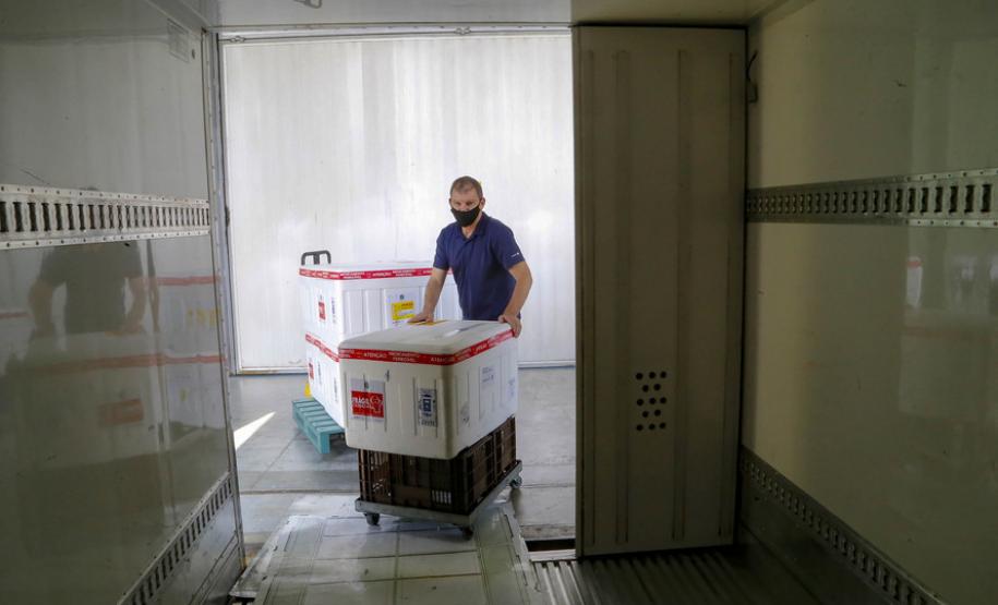 Saúde distribui mais de meio milhão de vacinas contra a Covid-19; quase 100 mil são para adolescentes