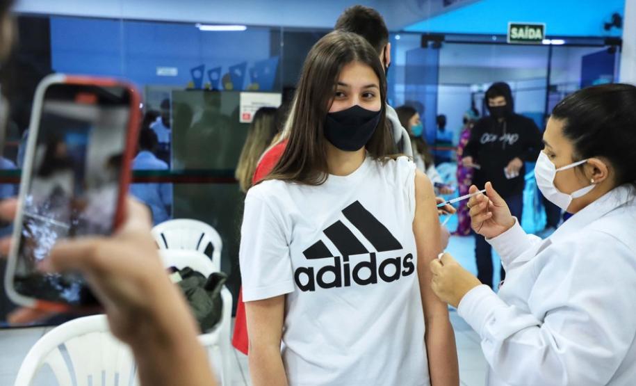 5 milhões de paranaenses estão completamente imunizados contra a Covid-19