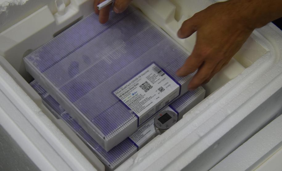 Mais 313,8 mil vacinas contra a Covid-19 chegam ao Paraná entre sexta e sábado