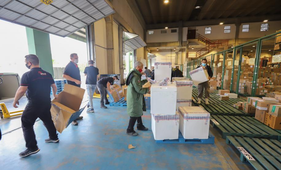 Mais 554,5 mil doses de vacinas contra a Covid chegam ao Paraná nesta sexta