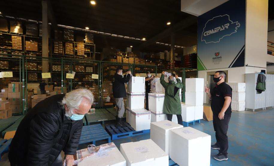 Mais 554,5 mil doses de vacinas contra a Covid chegam ao Paraná nesta sexta