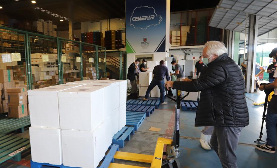 Mais 554,5 mil doses de vacinas contra a Covid chegam ao Paraná nesta sexta