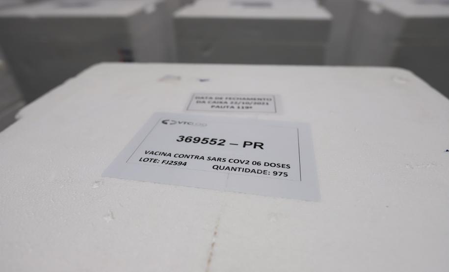 Mais 554,5 mil doses de vacinas contra a Covid chegam ao Paraná nesta sexta