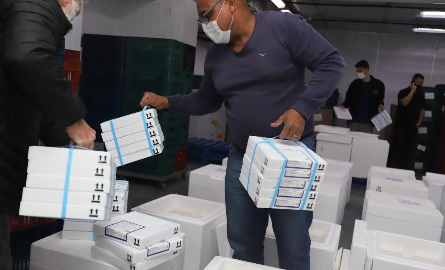 Mais 554,5 mil doses de vacinas contra a Covid chegam ao Paraná nesta sexta