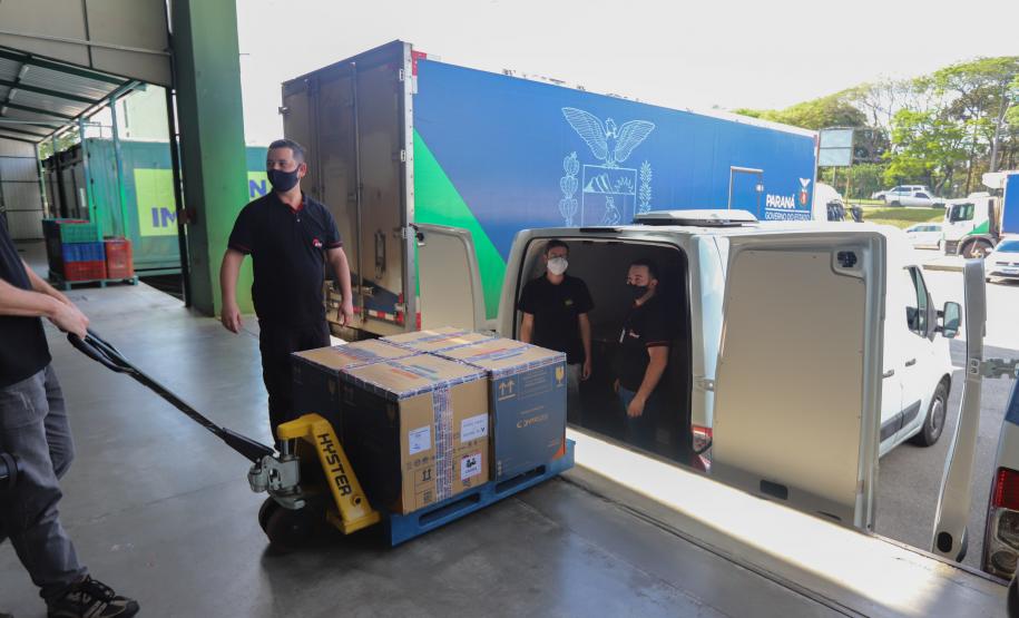 Mais 554,5 mil doses de vacinas contra a Covid chegam ao Paraná nesta sexta