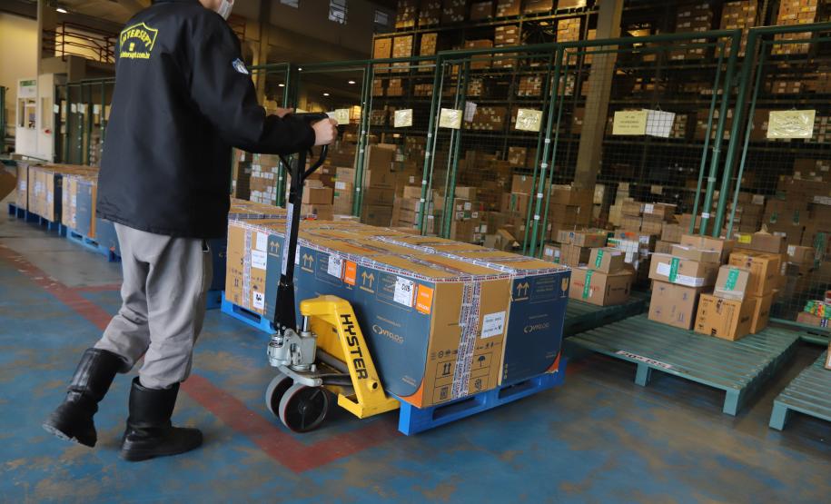 Mais 554,5 mil doses de vacinas contra a Covid chegam ao Paraná nesta sexta