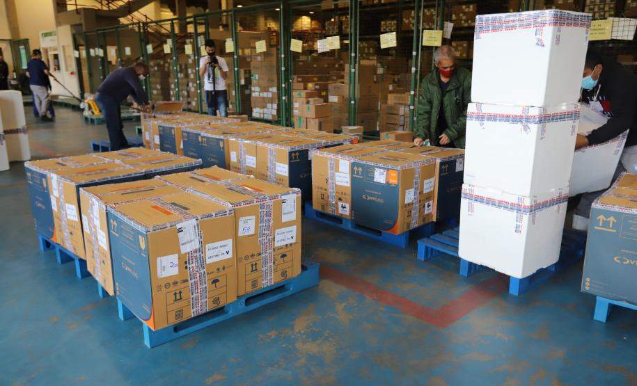 Mais 554,5 mil doses de vacinas contra a Covid chegam ao Paraná nesta sexta