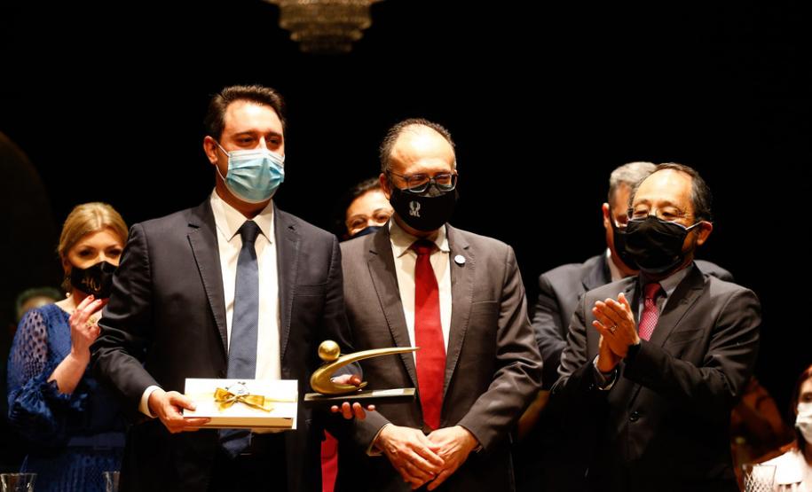 No Jubileu de Ouro da UEL e do HU, governador destaca relevância das instituições para o Paraná