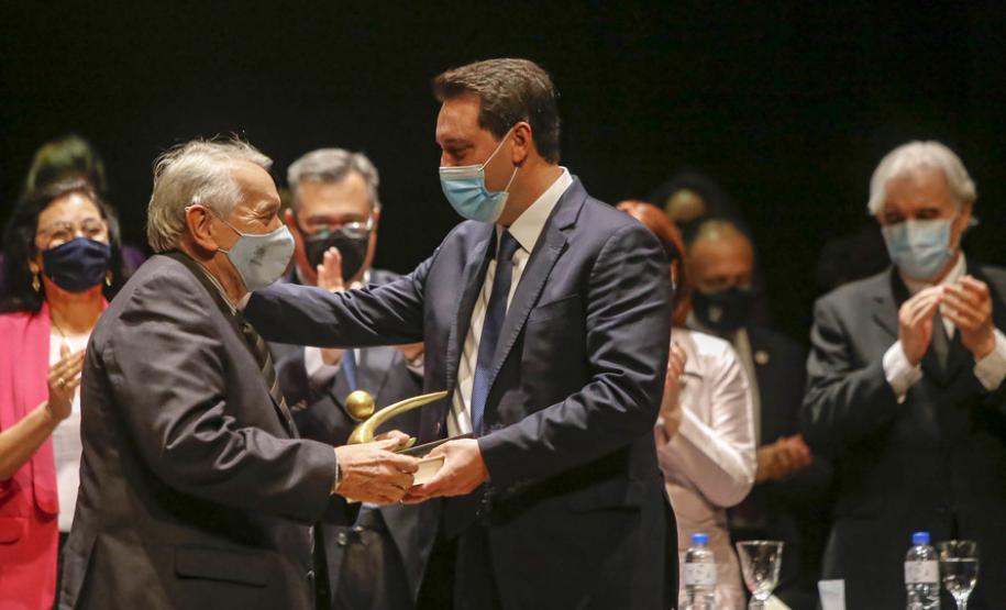 No Jubileu de Ouro da UEL e do HU, governador destaca relevância das instituições para o Paraná